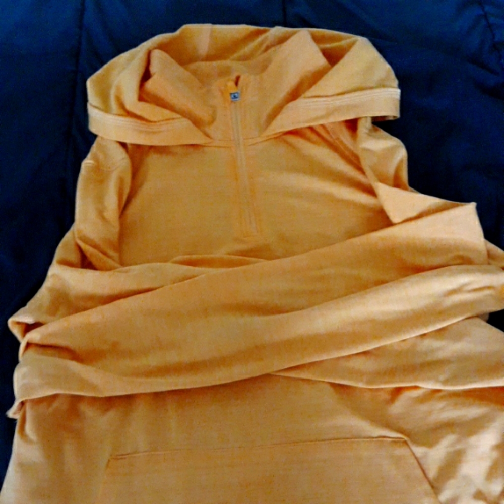 Workout gear pullover - Picture 3 of 5